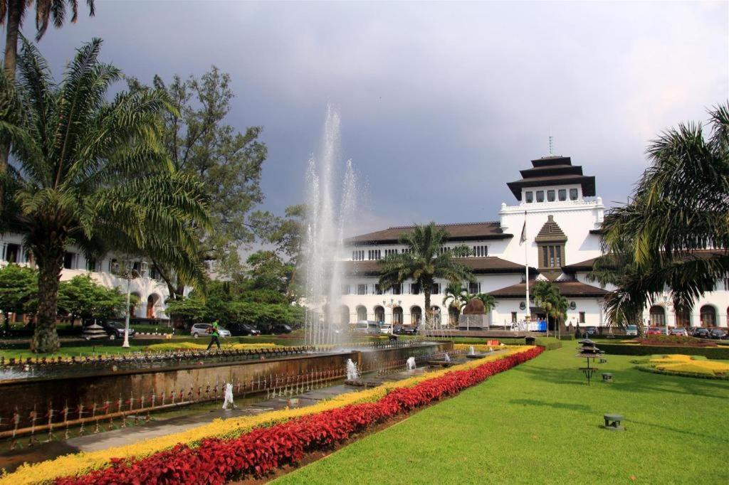 Hotel Tibera Taman Cibeunying Bandung Exterior foto