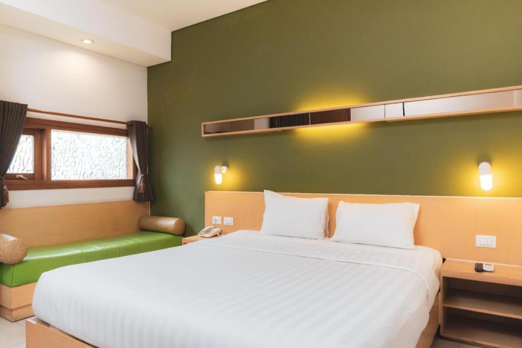Hotel Tibera Taman Cibeunying Bandung Exterior foto