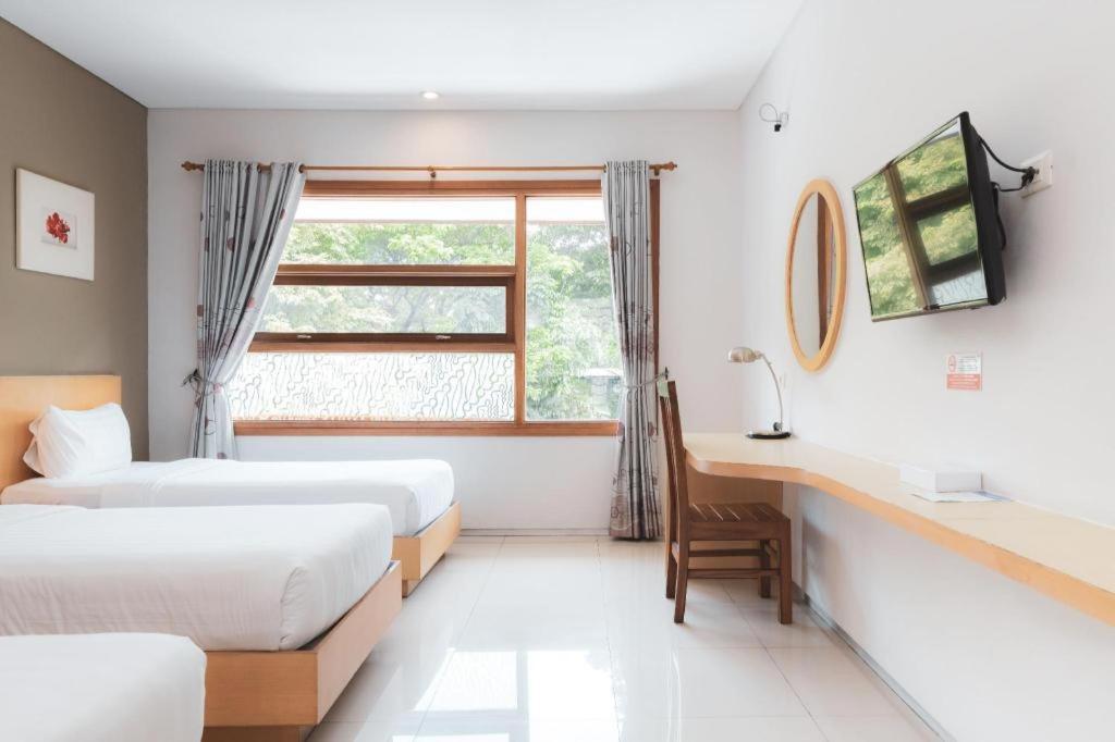Hotel Tibera Taman Cibeunying Bandung Exterior foto