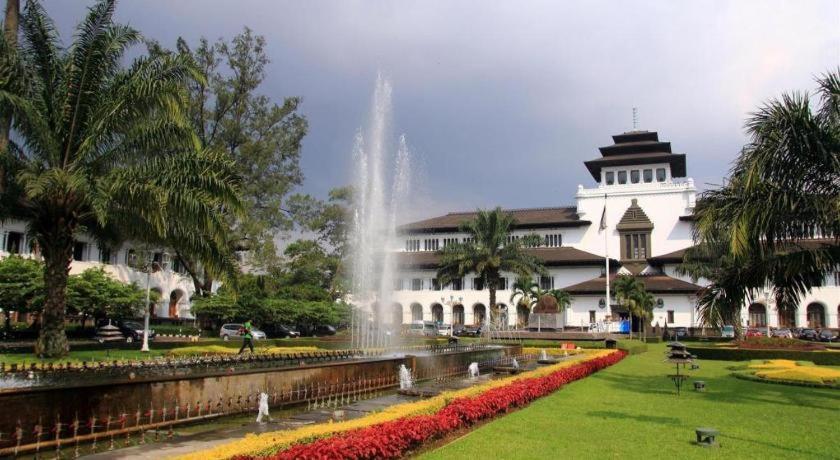 Hotel Tibera Taman Cibeunying Bandung Exterior foto
