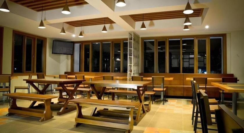 Hotel Tibera Taman Cibeunying Bandung Exterior foto