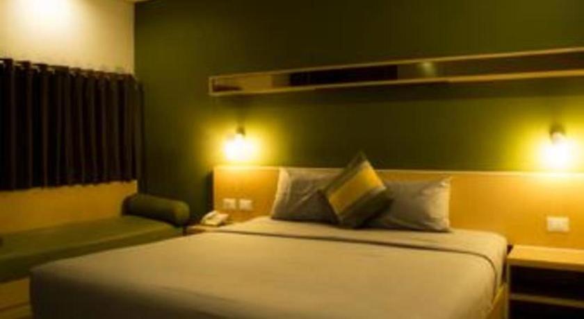 Hotel Tibera Taman Cibeunying Bandung Exterior foto