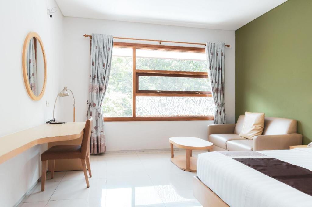 Hotel Tibera Taman Cibeunying Bandung Exterior foto