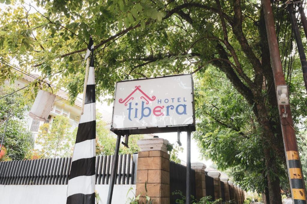 Hotel Tibera Taman Cibeunying Bandung Exterior foto